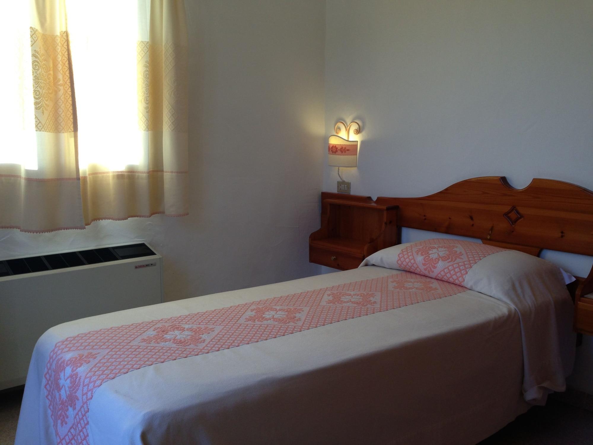 Hotel 3 Botti Бая Сардиния Екстериор снимка