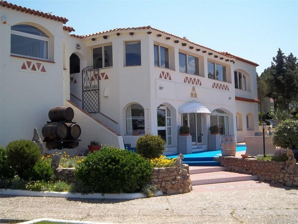 Hotel 3 Botti Бая Сардиния Екстериор снимка