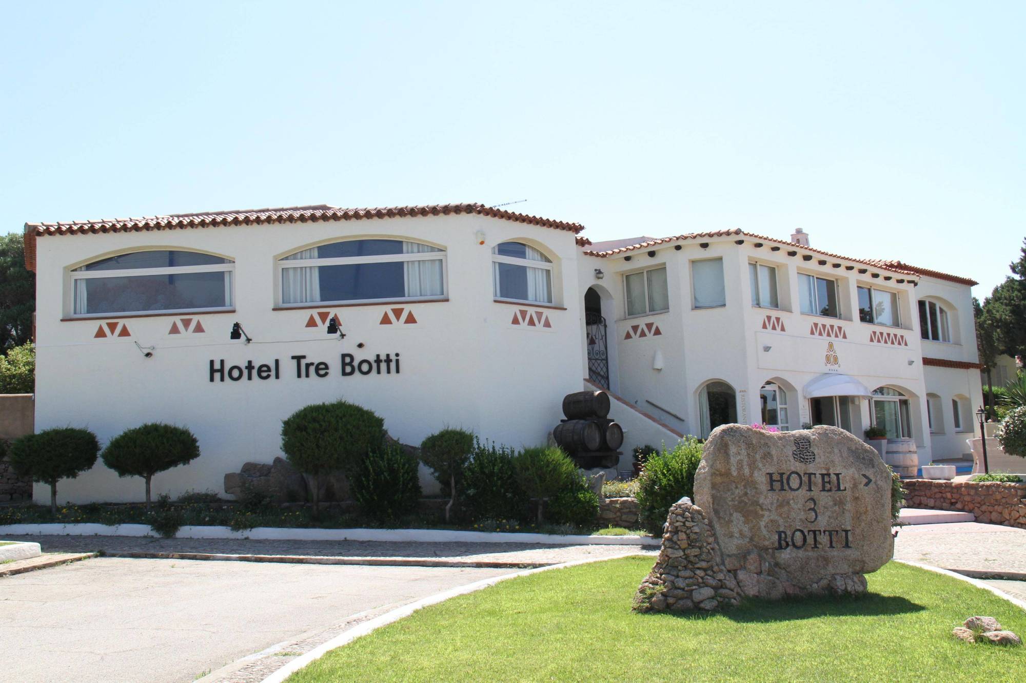 Hotel 3 Botti Бая Сардиния Екстериор снимка