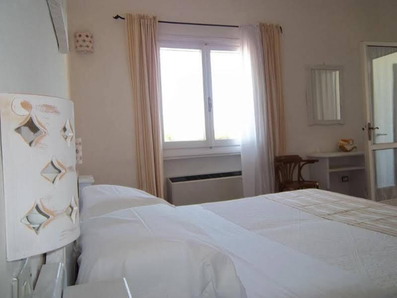 Hotel 3 Botti Бая Сардиния Екстериор снимка